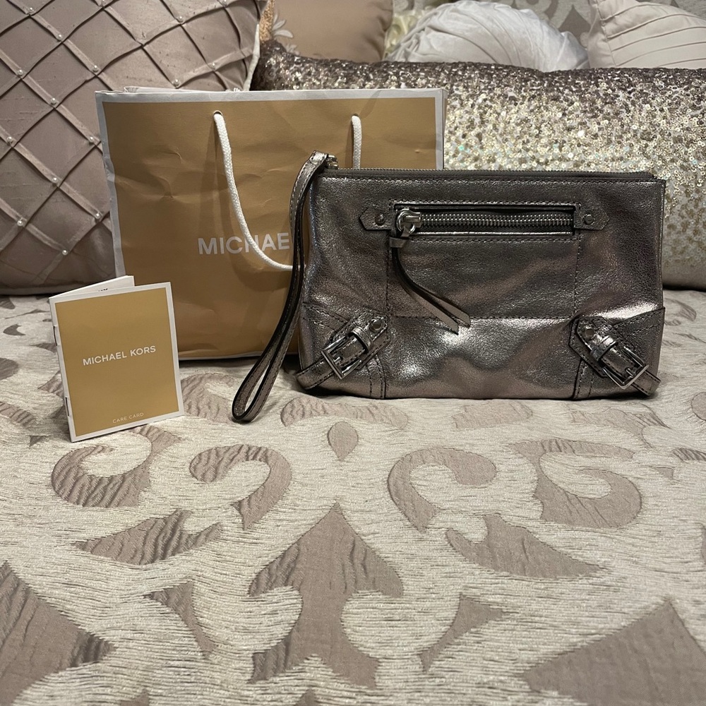 NWT Michale Kors wristlet/clutch